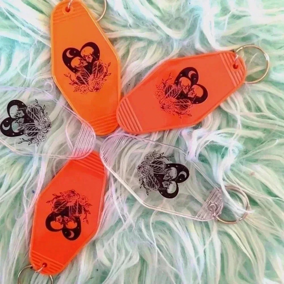 Source Unknown Other - Handmade retro motel keychain skull lovers.